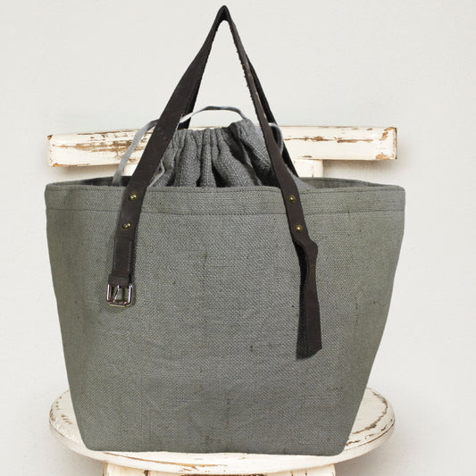 Large Jute Handbag with Drawstring Closure & Leather Handles – Eco-Chic Everyday Tote